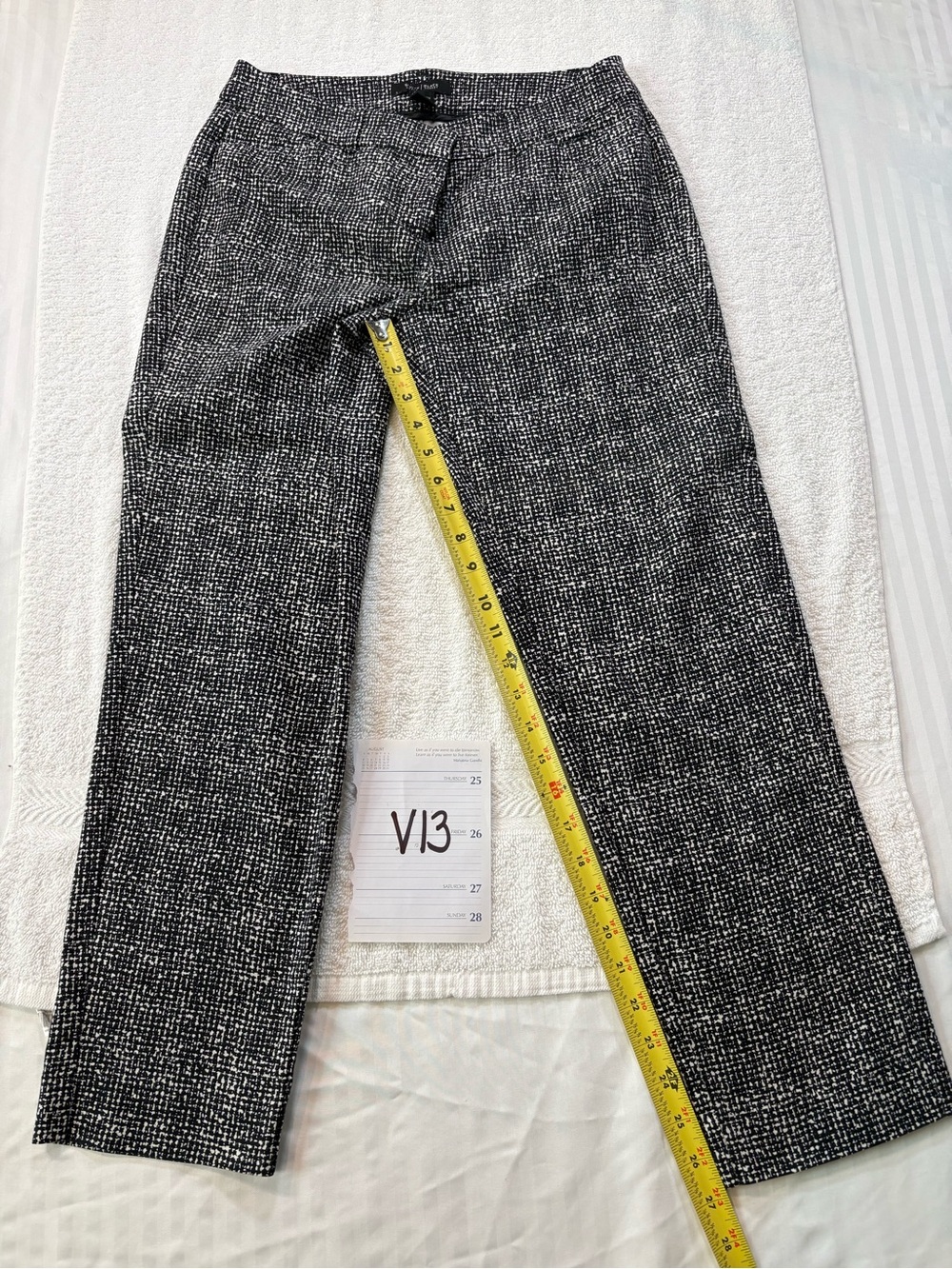 White House Black Market Slim Ankle Pants Womens 6R Black White geometric
